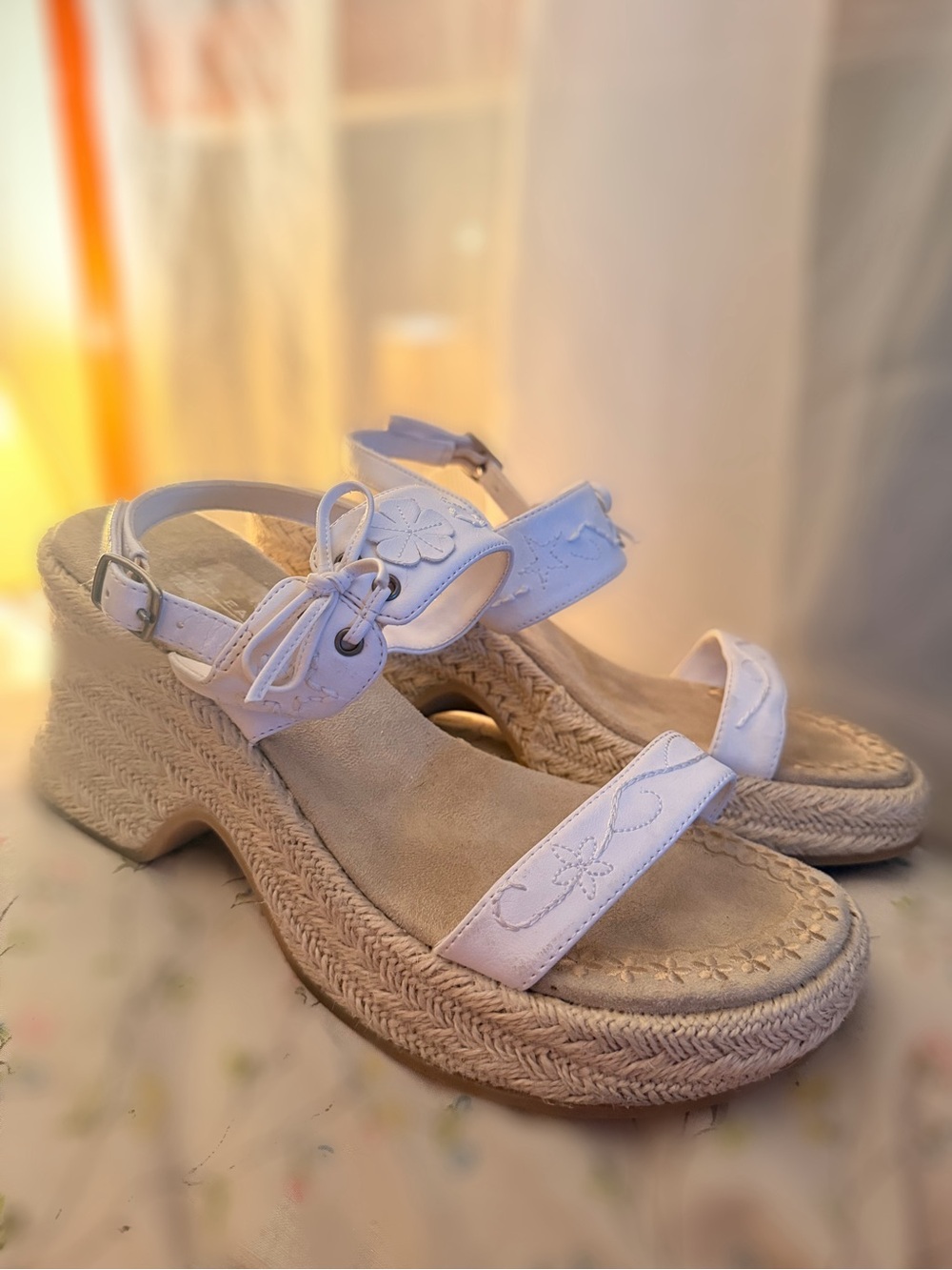 Vintage LOWER EAST SIDE - Y2K Boho - White Floral Strap Women's Sandals - Size 8